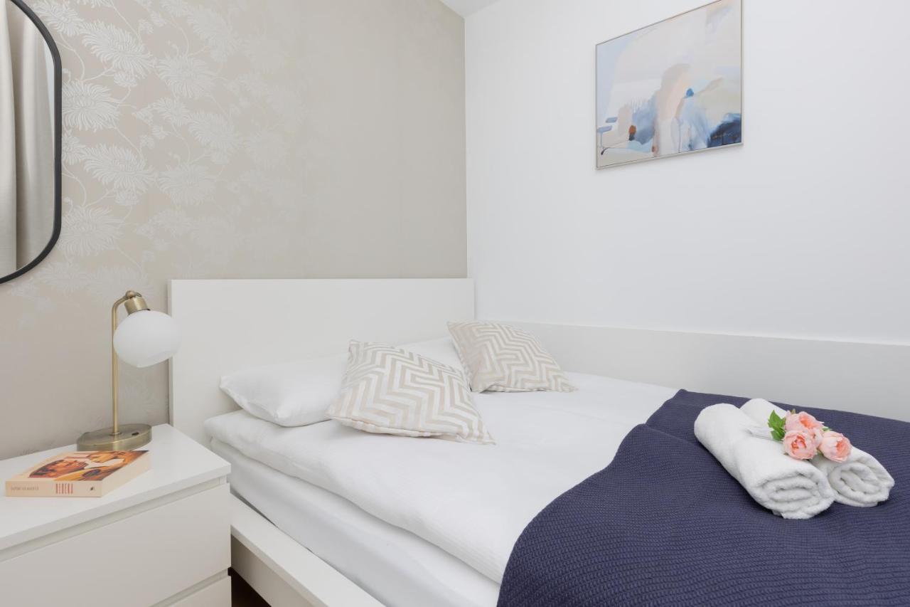 Warszawa Srodmiescie Bonifraterska Apartments By Noclegi Renters Ngoại thất bức ảnh